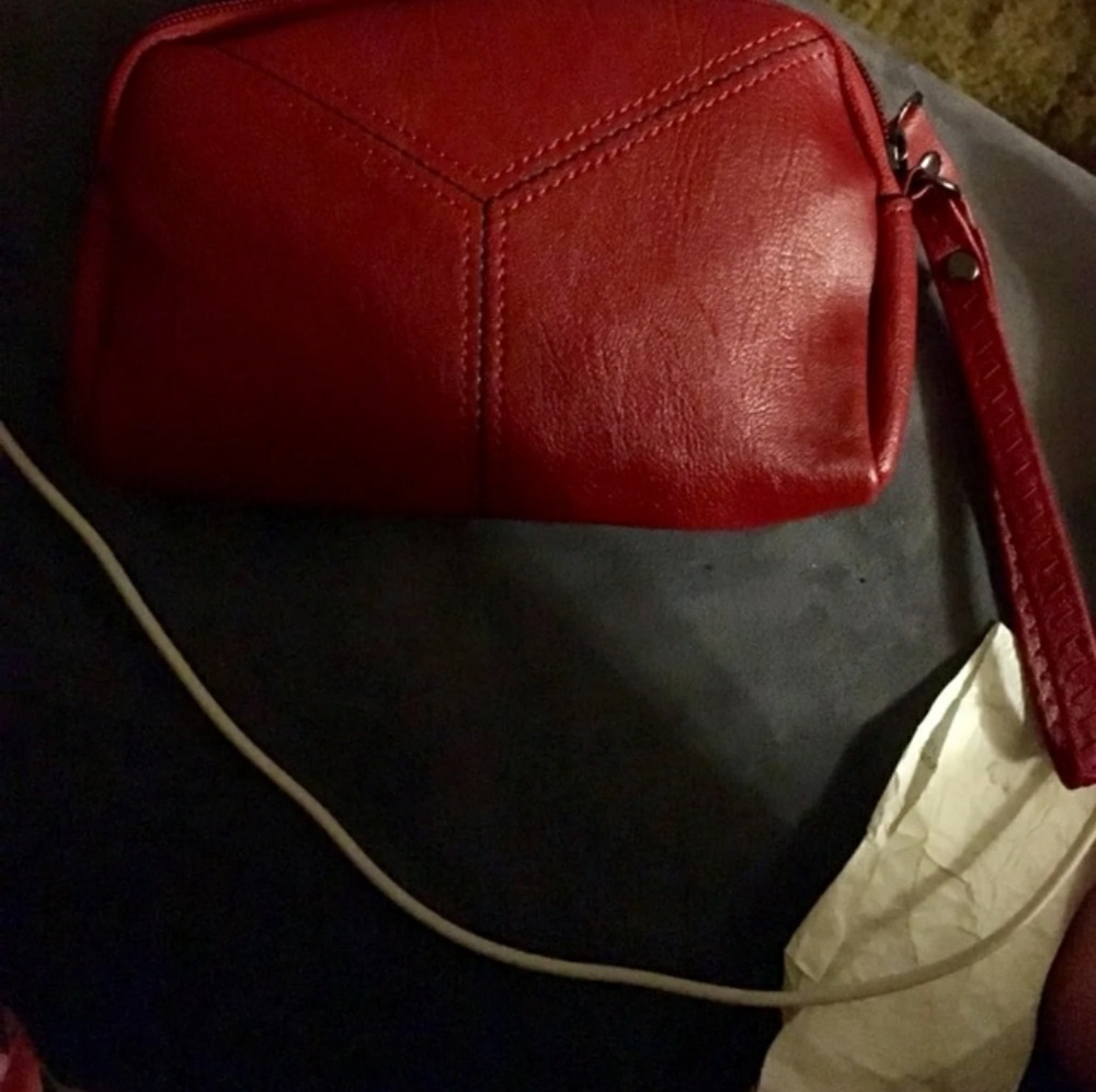 Red wristlet - Picture 3 of 5